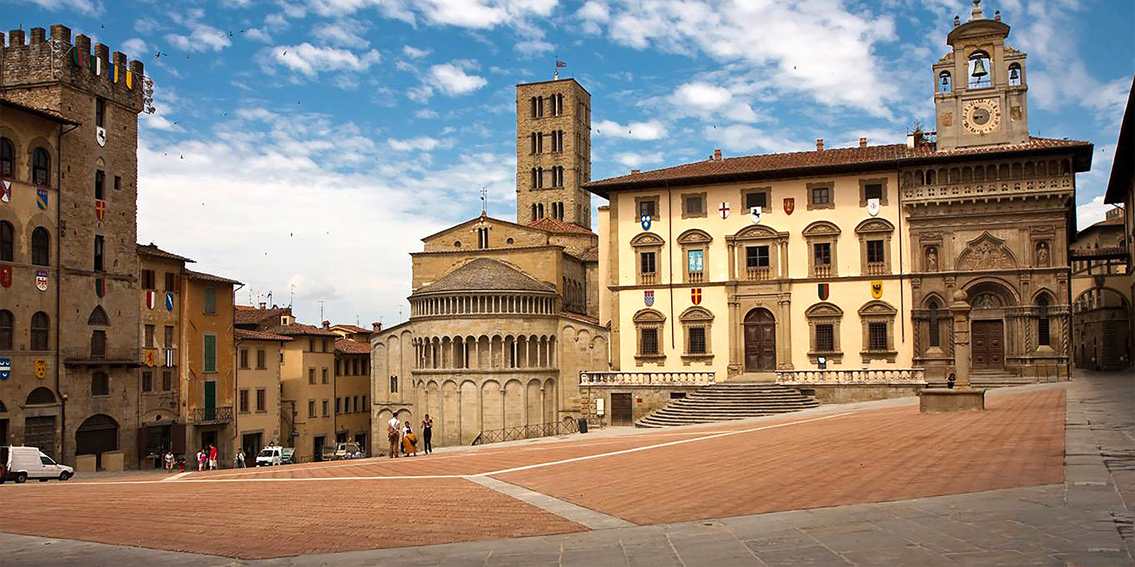 Arezzo: Scorcio su Piazza Grande - Viaggi, vacanze e 
